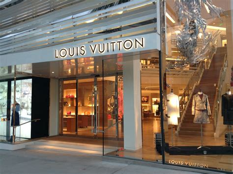 louis vuitton non è nei outlet|louis vuitton california.